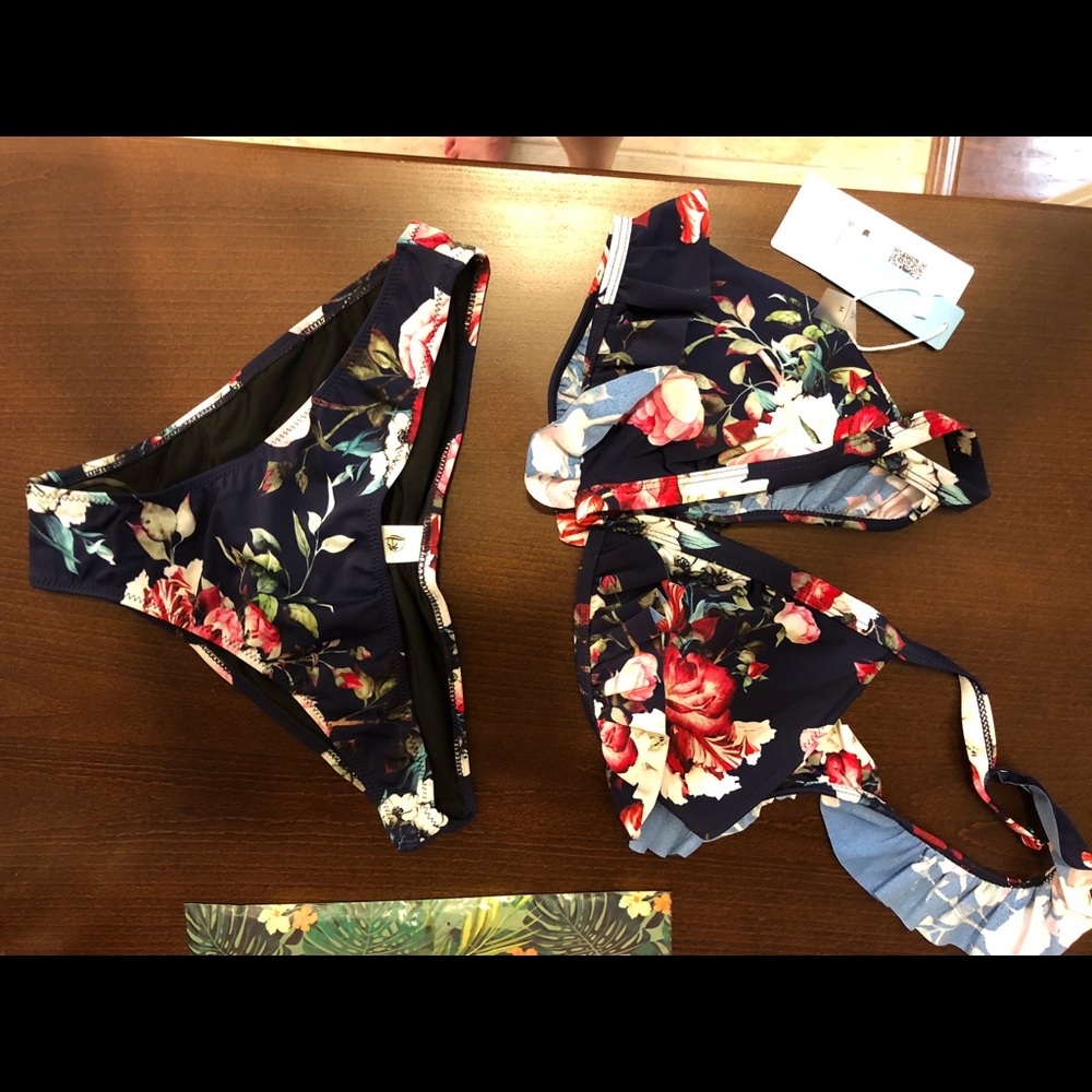 Bathing suit - Picture 4 of 8